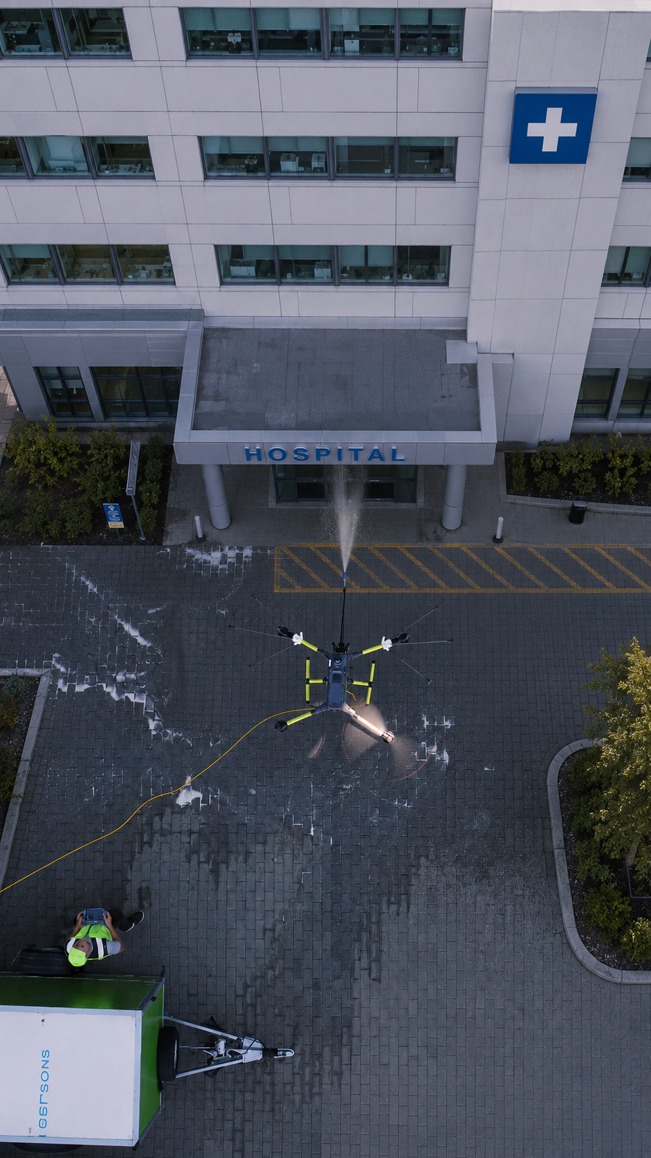 Dron DCS wykonujący dezynfekcję rozległej powierzchni